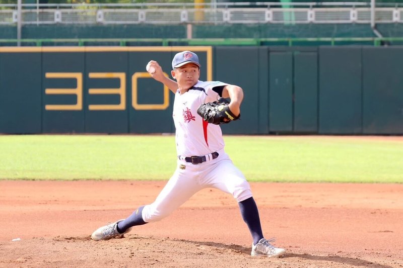 114學年度高中棒球聯賽（鋁棒組）冠軍戰8日登場，平鎮高中高三投手李星漢（圖）先發飆出最速149公里，率隊以8比4擊敗穀保家商，奪下賽會MVP。（學生棒球運動聯盟提供）中央社記者謝靜雯傳真　114年12月8日