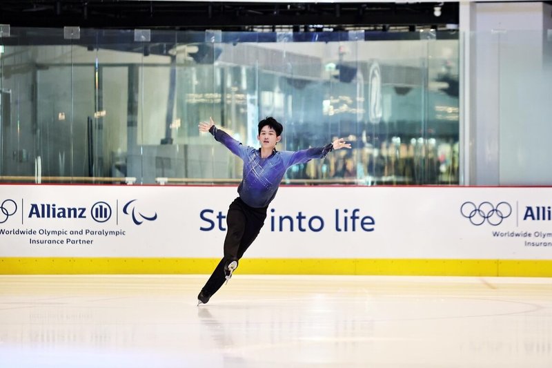 年僅18歲的台灣小將李宇翔（圖），成為近30年台灣首名前進冬季奧運男子花式滑冰項目的選手，他希望能把自己最好的一面表現出來。（安聯人壽提供）中央社記者黎建忠傳真　114年12月8日