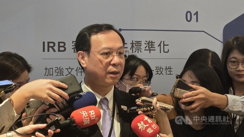 台大心臟權威連文彬辭世享壽99歲，衛福部長石崇良（圖）說，住院醫師時期，深受連文彬啟發，即使未走進心臟科領域，但「靠心」影響了他的急診行醫路。中央社記者陳婕翎攝 114年12月8日