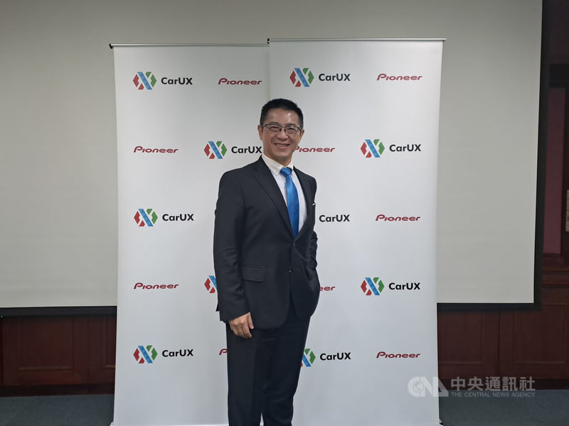 面板廠群創光電子公司CarUX在1日宣布完成收購Pioneer，加速全球智慧座艙業務推動。群創董事長洪進揚（圖）9日在記者會表示，除自己出任Pioneer會長，人事將暫不調整，CarUX原定今年在美上市目標也勢必延後。中央社記者潘智義攝　114年12月9日