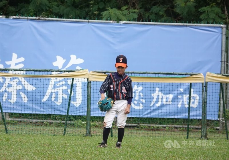 威力盃少棒賽宜蘭縣「小辣椒」李鑫（圖）雖然身高不高，但投打跑守都出色，9日季軍戰關鍵三壘打，靠失誤直奔本壘展現速度，守備有學長岳政華的影子。中央社記者謝靜雯攝 114年12月9日
