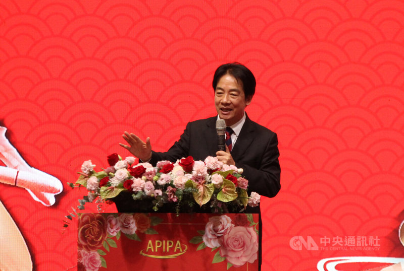 總統賴清德(圖)9日晚間出席台南市安平產業園區啟用50週年聯歡晚會,致詞時指出,今天回到台南要帶來一個好消息,就是台積電又要來台南設廠了,目前正由市府積極協助中。中央社記者楊思瑞攝 114年12月9日