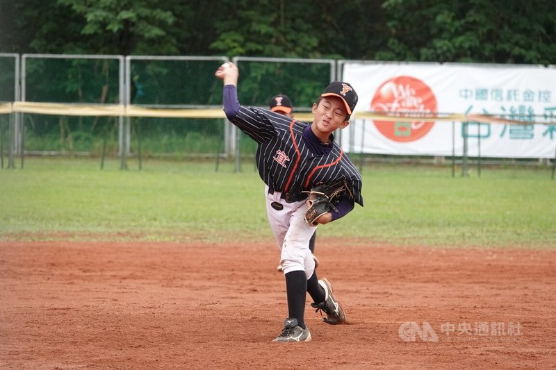 台彩威力盃少棒賽宜蘭縣9日季軍戰與新竹縣交手,江宇鎮(圖)後援奪下勝投,打擊方面貢獻2支安打。中央社記者謝靜雯攝 114年12月9日