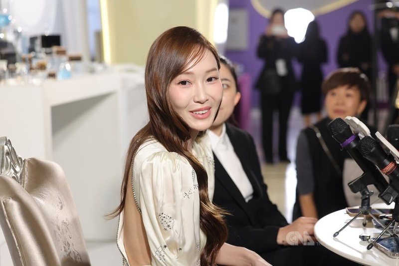 韓國女星Jessica鄭秀妍（圖）9日在台北出席品牌代言活動，現場接受媒體聯訪，暢聊抵台後品嚐的美食等話題。中央社記者翁睿坤攝　114年12月9日