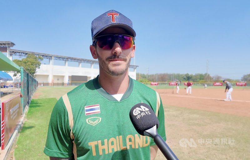 泰國棒球隊教練韋德(Zachery James Wade)指出,對球員而言,赴台灣進行交流賽是很好的經驗,因為與台灣優秀球隊比賽讓每人都有更多發揮空間,增加球路的變化,「球員能更清楚知道,自己哪些方面需更加努力」。中央社記者李宗憲巴吞他尼府攝 114年12月9日
