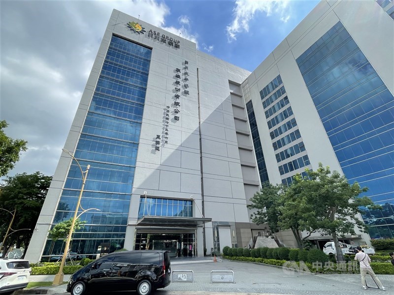 圖為日月光高雄廠區一隅。（中央社檔案照片）