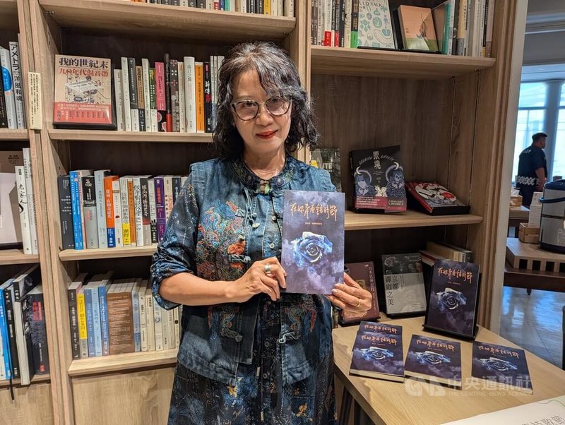 詩人張芳慈（圖）10日在台中舉辦「厄瓜多國際詩歌節返國客家文學發表」分享會，分享在當地以客語朗誦多首作品經驗，不只彰顯台灣多元語言文化特質，也深化與國際詩壇交流。中央社記者蘇木春攝　114年12月10日