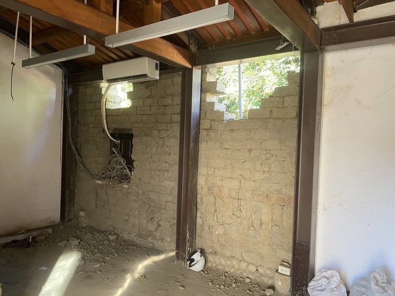 台中市定古蹟「摘星山莊」正在整修，一名工人10日下午被發現倒臥地面，送醫後仍宣告不治；警方表示，將報請檢方相驗釐清死因。（民眾提供）中央社記者郝雪卿傳真　114年12月10日