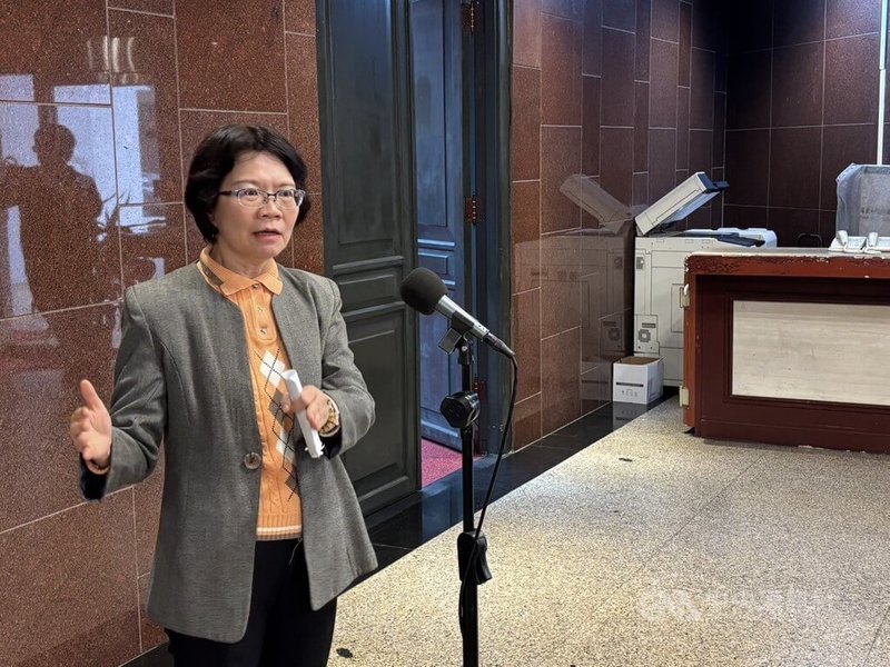 媒體報導稱民眾黨立委劉書彬施壓逼助理撤簽「反對助理費除罪化」連署，劉書彬10日受訪表示，若她的助理去連署當然可行，好事絕對支持，民眾黨團也支持公費公用。中央社記者郭建伸攝　114年12月10日