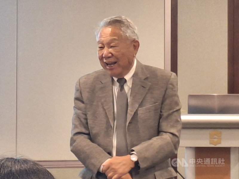 國光生技董事長詹啟賢（圖）10日出席法說會表示，明年動能來自國外合作CDMO客戶的量與品項增加，以及腸病毒疫苗持續布局東南亞市場，明年力拚轉虧為盈。中央社記者何秀玲攝　114年12月10日