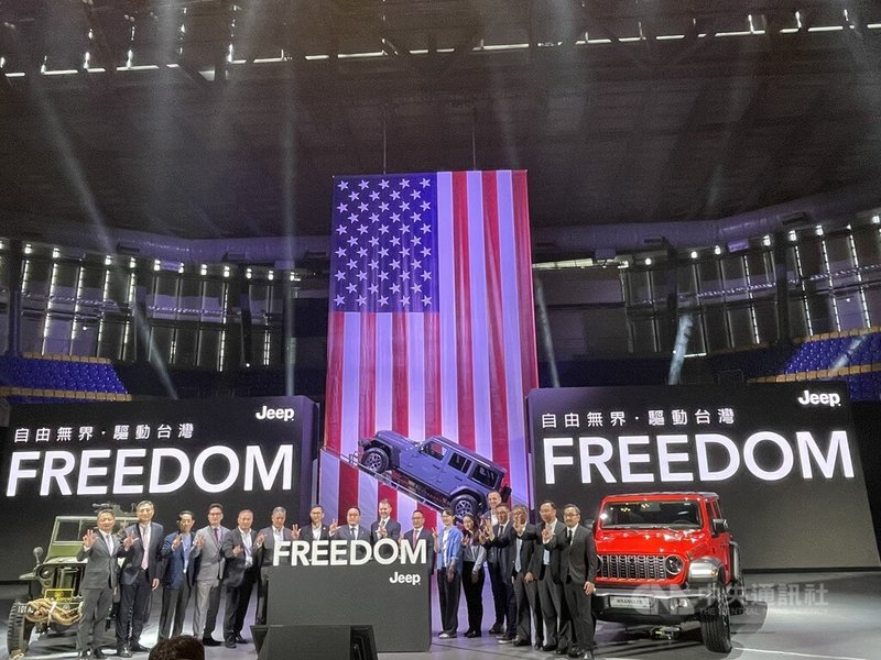 美國品牌車款Jeep於10日宣布睽違15年重返台灣市場，美國在台協會（AIT）商務官員及美國商會（AmCham）代表親自到場力挺。 中央社記者鍾榮峰攝　114年12月10日