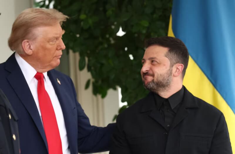 美國總統川普（左）8月18日於白宮會晤烏克蘭總統澤倫斯基（右）。（路透社）