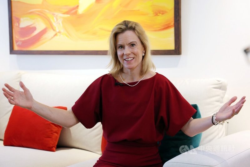 新任英國駐台代表包瓊郁(Ruth Bradley-Jones)9日接受中央社專訪,分享在台工作的首要目標是要確保英國與台灣成為頂尖科技夥伴,連結彼此的創新與製造量能。中央社記者郭日曉攝 114年12月10日