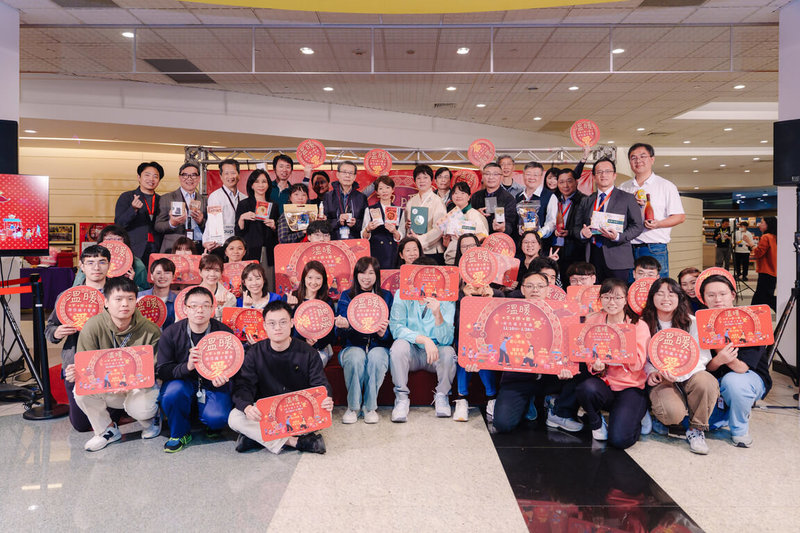 台積電慈善基金會與台積電福委會聯合舉辦的年終愛心市集活動今年邁入第5年，10日在新竹科學園區晶圓12A廠舉行開幕儀式。（台積電提供）中央社記者張建中傳真　114年12月10日