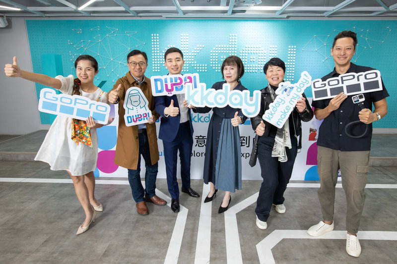 杜拜旅遊及商業推廣局10日與旅遊業者KKday舉辦記者會，宣布推出全新企劃「探索杜拜意想不到的體驗」，不僅祭出優惠，也邀請7名創作者拍攝旅遊風景，盼讓更多亞洲旅客看到杜拜旅遊魅力。（KKday提供）中央社記者余曉涵傳真　114年12月10日