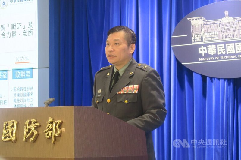 國防部法律司軍法事務處處長吳純顯10日指出，馬防部官兵涉租個人帳戶供不法集團當人頭帳戶使用案，目前案情顯示涉案軍人就是不法洗錢以及逃漏稅捐。中央社記者吳書緯攝　114年12月10日