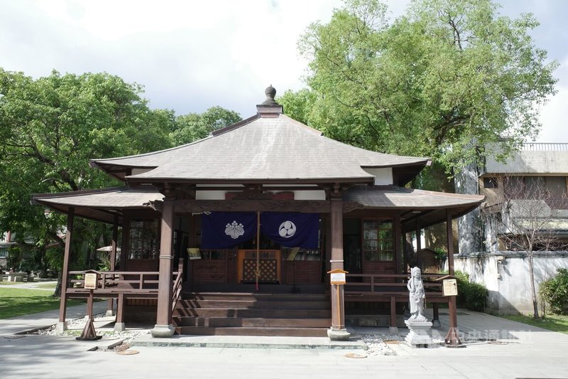 日治時期移民在花蓮的信仰中心慶修院,歷經地震等災害,文化局爭取中央經費擬整修;花蓮縣文化局10日舉辦縣定古蹟「吉安慶修院」保存緊急搶修計畫-修復及再利用計畫成果社區說明會。中央社記者李先鳳攝 114年12月10日