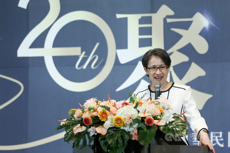 中華民國不動產估價師公會全國聯合會慶祝成立20週年,10日晚間在台北舉辦榮耀與感恩之夜餐會活動,副總統蕭美琴(圖)應邀出席並致詞,肯定不動產估價師的貢獻。中央社記者吳家昇攝 114年12月10日