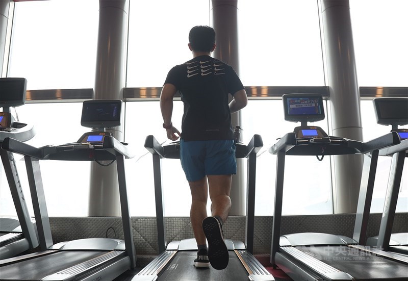 國健署未來業務就是導入「社會處方」的概念，包含運動、營養介入、文化藝術、音樂活動，讓民眾能在高齡社會中維持更長的健康歲月。（中央社檔案照片）