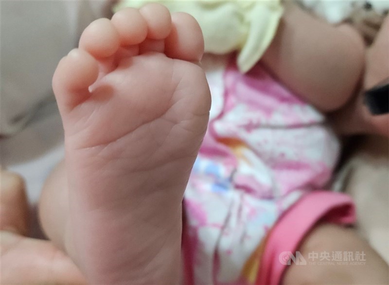 台灣小孩生得少更要顧好，衛生福利部將成立「兒童及家庭署」專責照顧兒童，預計涵蓋健康、福利早療、托嬰托育、保護等範疇。（中央社檔案照片）