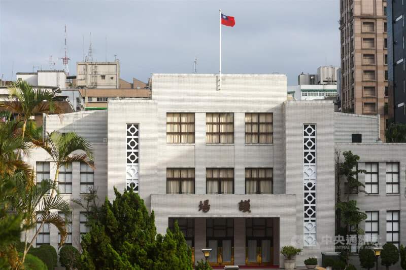 國民黨立委陳玉珍提出助理費除罪化修法引議，有國會助理發起連署籲撤回提案，已有多方響應。連署發起人並表示，11日上午將於立法院紅樓3樓公開邀請朝野立委一同連署。圖為立法院議場外觀。中央社記者王騰毅攝　114年12月10日