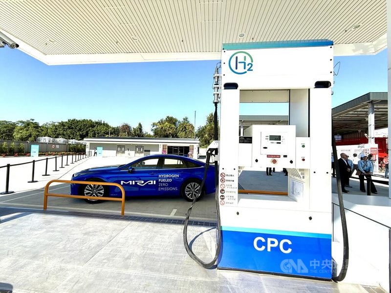 中油高雄楠梓加氫站及聯華林德樹谷示範性加氫站11日啟用，展現公、私協力推動氫能產業的決心跟成果。圖為中油高雄楠梓加氫站一景。中央社記者董俊志攝　114年12月11日