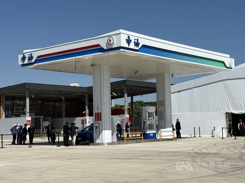 台灣中油公司與聯華林德氣體公司11日在中油高雄楠梓加氫站舉行啟用典禮，宣告中油高雄楠梓加氫站及聯華林德樹谷示範性加氫站2座站點啟用。圖為中油高雄楠梓加氫站一景。中央社記者董俊志攝　114年12月11日