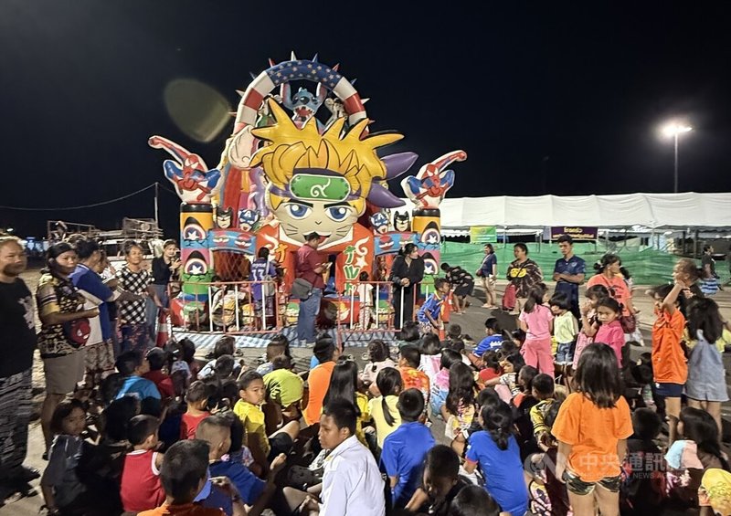 泰國志工在武里南府的避難中心設有戶外遊戲器材供兒童使用。中央社記者李宗憲武里南府攝 114年12月11日