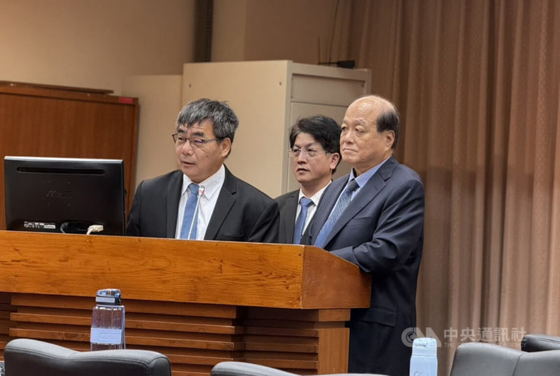 立法院教育及文化委員會11日邀請核安會主委陳明真（右）列席報告業務概況、並備質詢。中央社記者曾智怡攝　114年12月11日