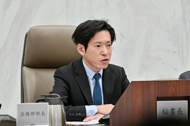 行政院秘書長張惇涵11日主持「行政院毒品防制會報第38次會議」，指示持續推動反毒政策，朝向「從源頭阻斷毒品供需、減少毒品危害、穩定復歸、抑制再犯」的總目標前進。（行政院提供）中央社記者賴于榛傳真 114年12月11日