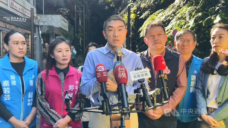 台水公司宣布11日起恢復從基隆河抽水，但基隆市政府並未收到復抽通知；市長謝國樑（前左3）11日出席活動受訪表示，如果台水公司恢復取水，不需要經市府同意，市府初步會接受，水質與供水的穩定，就必須由台水公司負起全部責任。中央社記者王朝鈺攝　114年12月11日