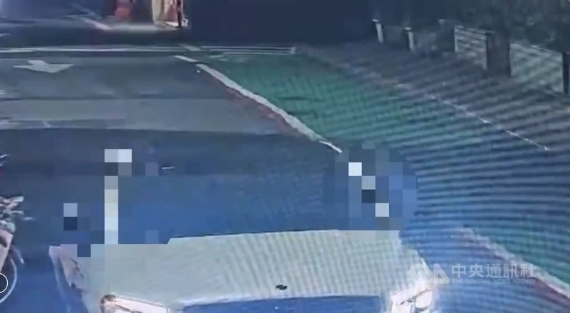 北市警方獲報，大安區某知名私房菜餐廳10日遭人砸店、潑漆，初查有7人涉案，目前已逮5嫌到案，續追在逃2嫌。（翻攝照片）中央社記者黃麗芸傳真　114年12月11日