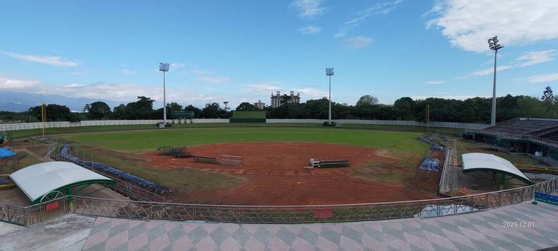 宜蘭縣政府斥資整修羅東運動公園棒球場，整修內容包含球員服務及管理空間、球場設施、民眾服務空間等多項設施優化及更新，在棒球場部分，預計於民國115年3月底前完工。（宜蘭縣立體育場提供）中央社記者王朝鈺傳真　114年12月11日