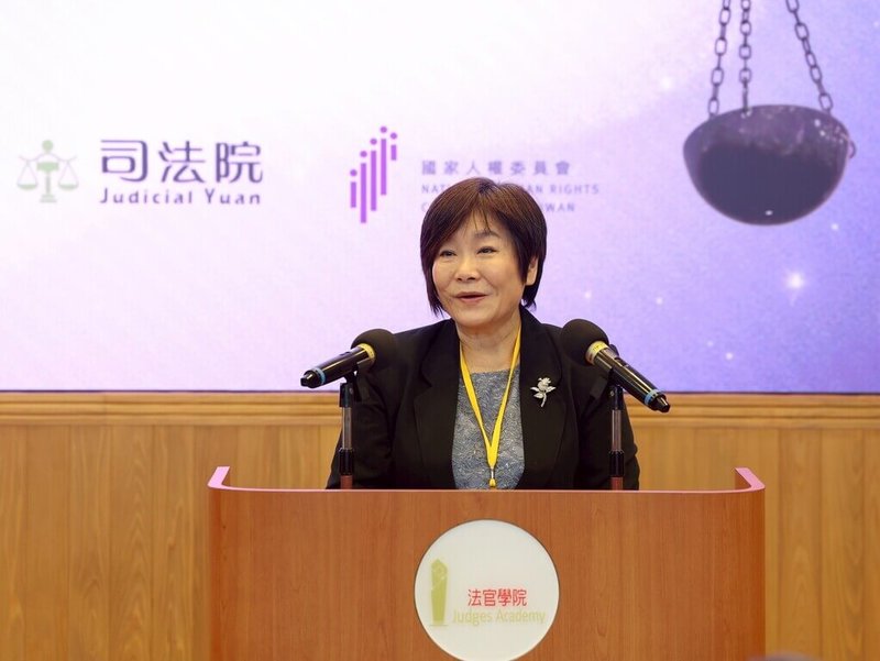 國家人權委員會12日與司法院共同舉辦「國民法官制度下之人權保障論壇」，人權會副主委紀惠容在開幕致詞時表示，司法透明度已提升，但盼司法程序上能提供心理社會障礙者更多程序保障、友善支持，朝實質正義更邁進一步。（監察院提供）中央社記者賴于榛傳真　114年12月12日