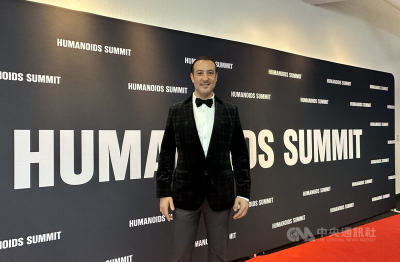 矽谷人形機器人高峰會主席艾勞威受訪表示,具形智慧(Embodied AI)正成為人工智慧(AI)發展的重要類別,台灣在元件和運算製造方面具備優勢,可以為這個新興類別創造客製化解決方案。中央社記者張欣瑜舊金山攝 114年12月12日