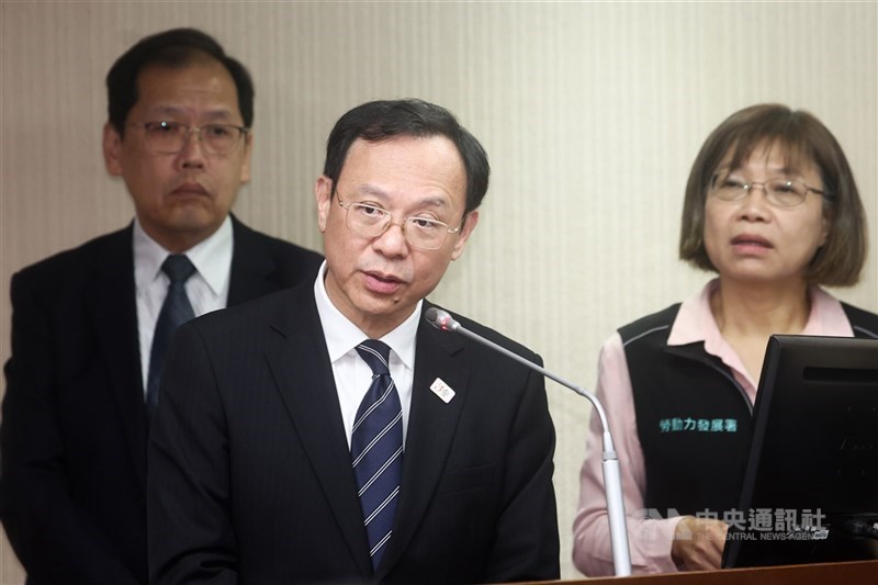 衛福部長石崇良10日應立法院社會福利及衛生環境委員會邀請，就「身心障礙者特教融合、就業服務及自立生活現況」進行專題報告並備質詢。中央社記者王騰毅攝　114年12月10日