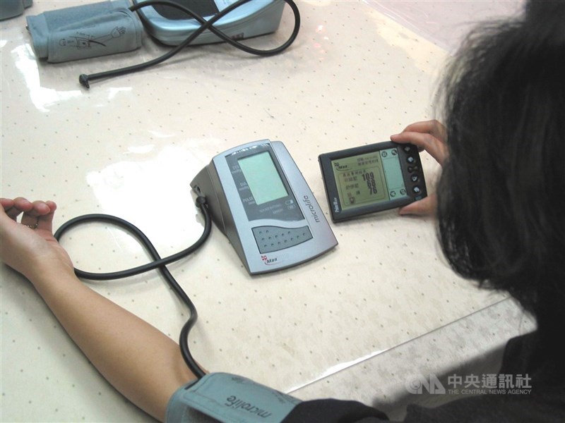 圖為百略醫學科技研發「健康管理助理BpMan」數位醫療產品。 （中央社檔案照片）