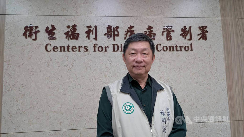 疾管署發言人林明誠12日表示,考量年末假日及農曆春節連假將至,將有國內外、南北人潮交流,115年1月1日至2月28日期間擴大COVID-19疫苗公費對象,年滿6個月以上民眾皆可施打。中央社記者曾以寧攝 114年12月12日