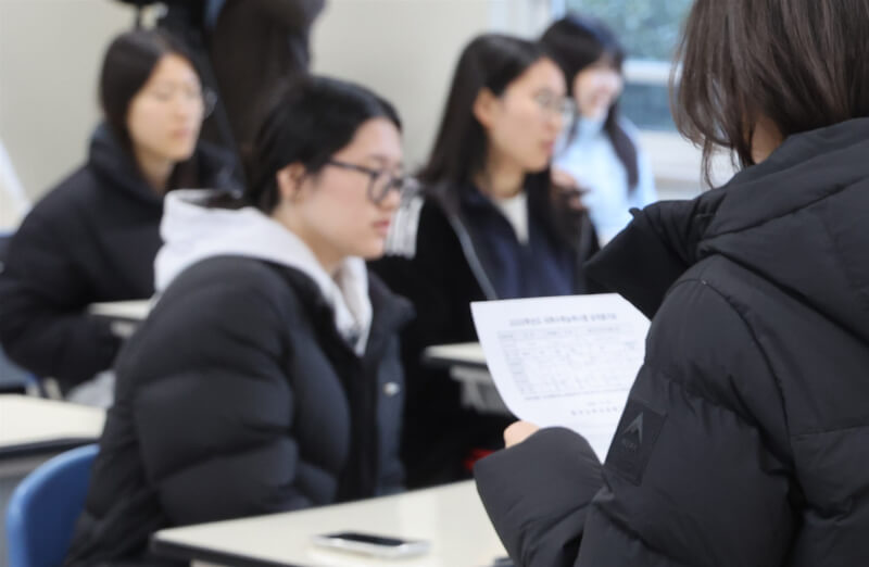 韓國考生確認入學考試考試成績。（韓聯社）