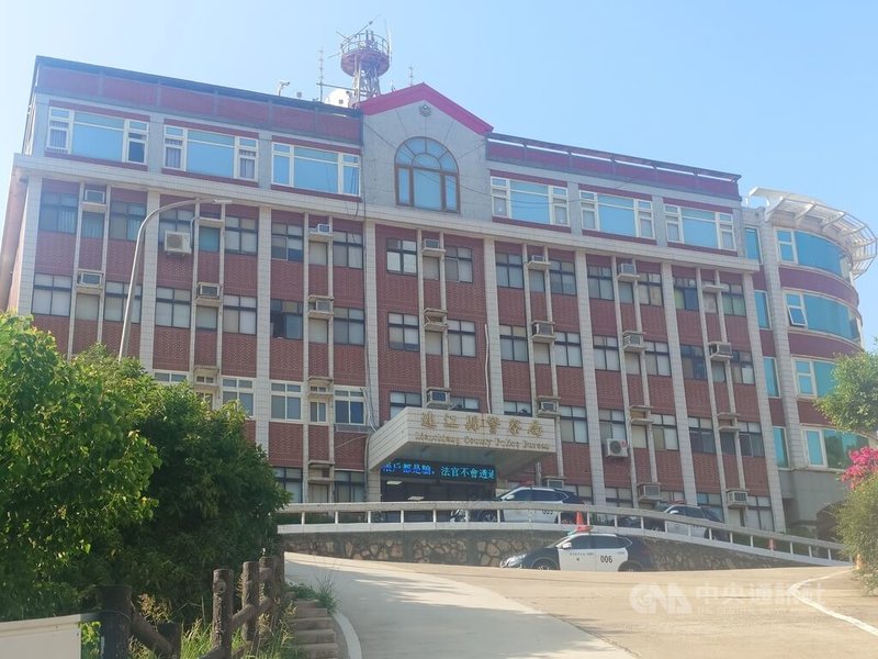 根據連江縣警察局（圖）統計，軍人為連江縣內詐騙被害者大宗族群，民國114年1月起至今累計被害件數為31件，其中以假購物、假投資、假交友、假抽獎與假網路借貸為常見型態。中央社記者潘欣彤攝　114年12月13日