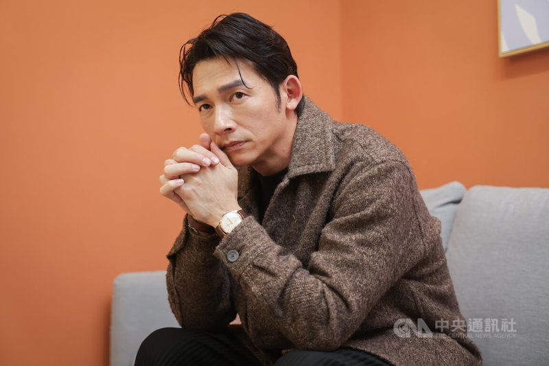 演員温昇豪（圖）擔任「整形過後」主演與監製，他自掏腰包投入新台幣千萬元製作戲劇，稱賠錢部分已經無法回收，但他告訴自己和投資方，「我們是在做一件對的事」。中央社記者裴禛攝　114年12月13日