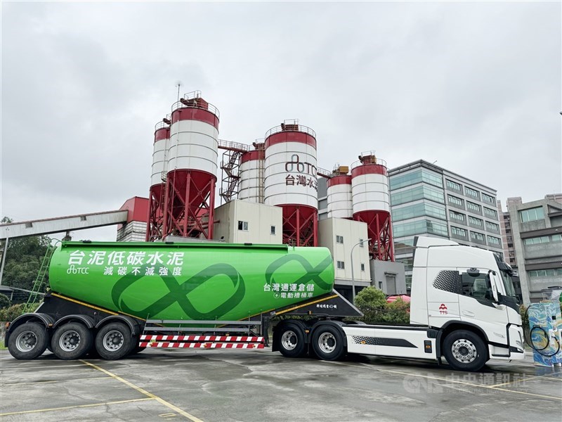 圖為台泥低碳水泥車。 （中央社檔案照片）
