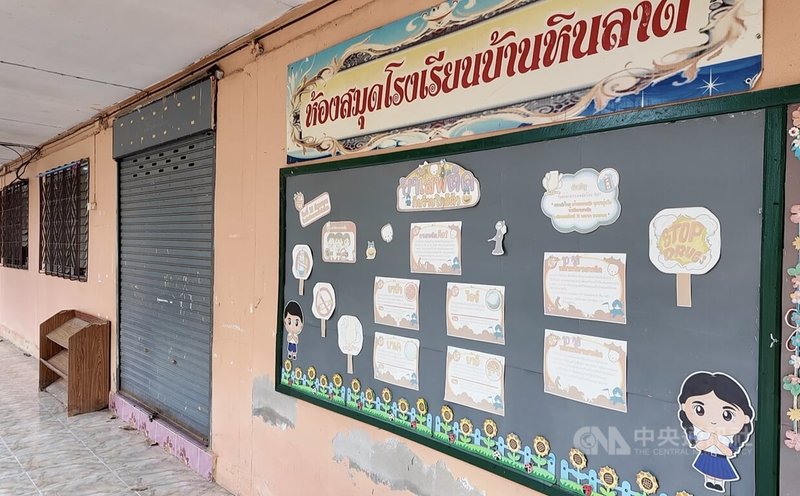 班欣拉特小學共有80名學生和12名老師,逾9成已撤離至避難中心,學校教室門窗緊閉。中央社記者李宗憲武里南府攝 114年12月13日