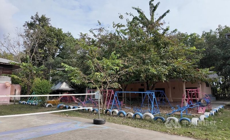 泰柬邊境衝突持續,自8日開始停課的班欣拉特小學,整座校園只聽見鳥鳴聲,以及不時傳來的砲火聲。中央社記者李宗憲武里南府攝 114年12月13日