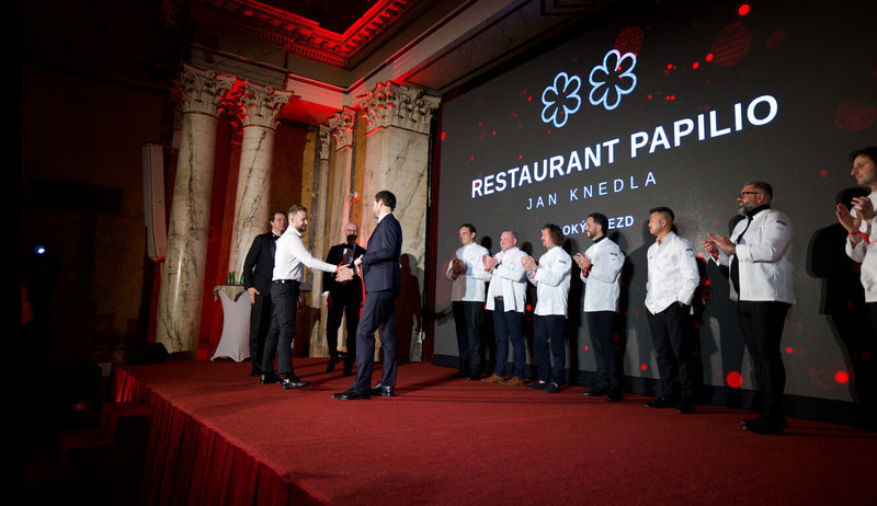 捷克迎來史上第一家米其林2星餐廳Papilio,主廚克內德拉(Jan Knedla)以童年記憶作為創作靈感,運用當地採購的優質食材,以細膩巧思重新詮釋。(米其林提供)中央社記者劉郁葶布拉格傳真 114年12月13日