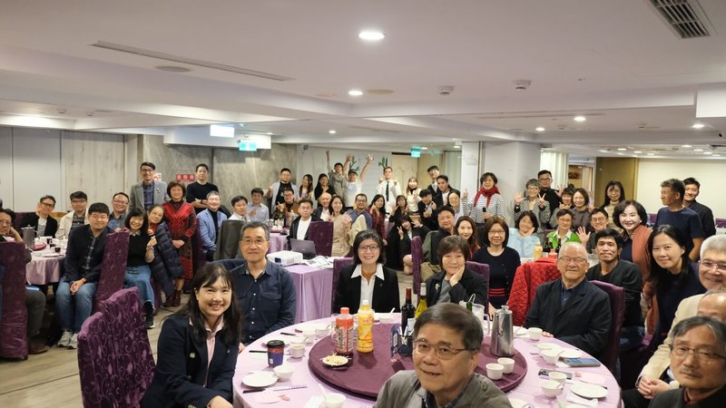 台灣媒體觀察教育基金會13日舉行感恩餐會,媒觀董事長洪貞玲會中提及「台灣網路新聞自律聯盟」2025年9月才成立,很感謝相伴的22家媒體相挺,也希望能在2026年增加到30家媒體。(媒觀提供)中央社記者洪素津傳真 114年12月13日