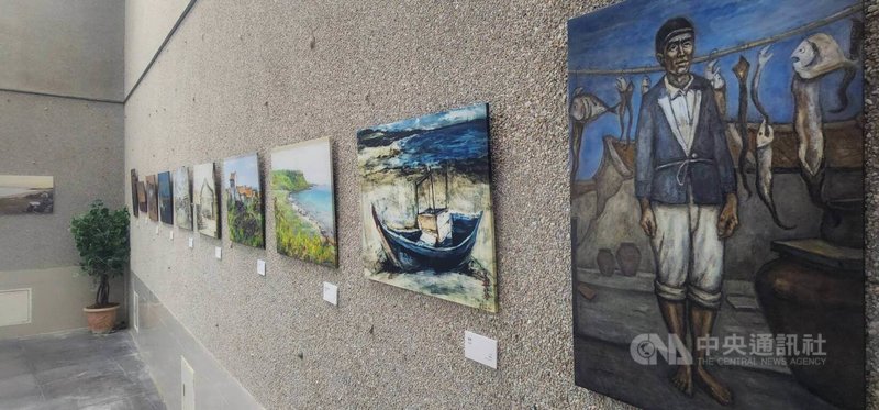 榮獲藝術教育貢獻獎的國寶畫家陳景容「花都．花宅的思念之心」創作發表會，13日在澎湖生活博物館展出在澎湖花宅及法國巴黎創作的64幅作品，展現出深厚的藝術創作底蘊。中央社   114年12月13日