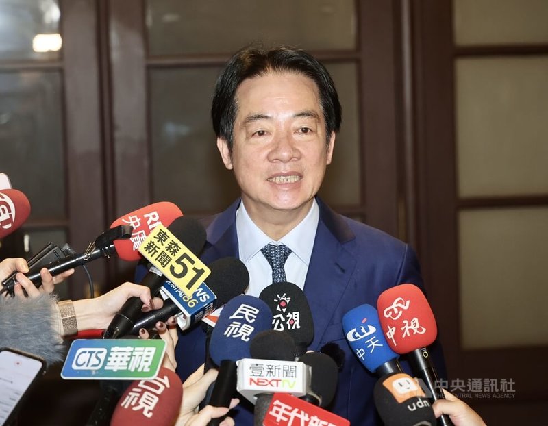 總統賴清德（圖）13日在台北表示，年改不應該再走回頭路，希望反年改的法案還沒有送出立法院之前，朝野能為國家、為人民及社會的公平正義再思考，能夠再好好地討論。對於立法院長韓國瑜以要先取得三黨團授權而婉拒出席15日國政茶會，總統表示，知道韓國瑜也有難言之隱，不過再思考一下。中央社記者張皓安攝 114年12月13日