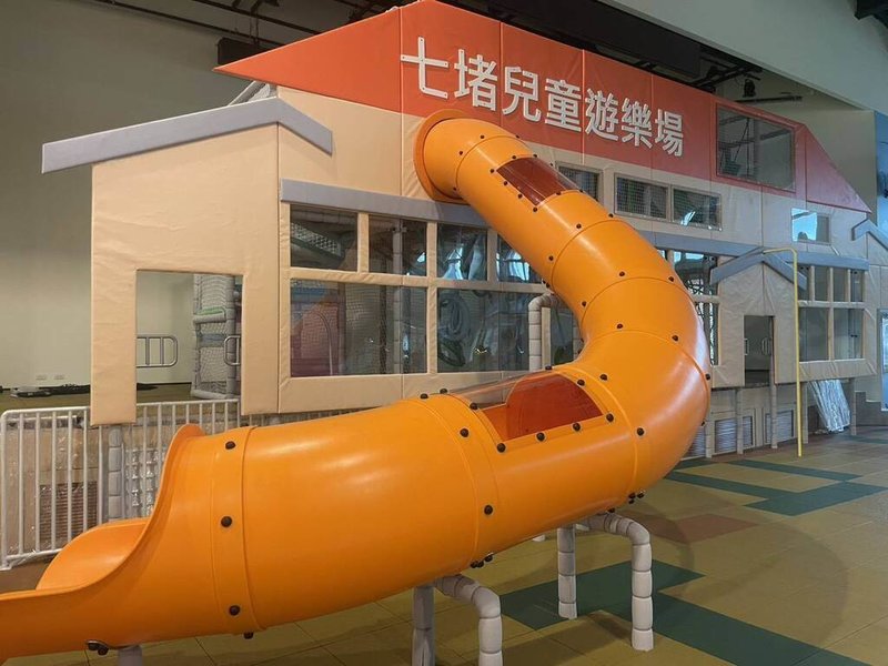 基隆市七堵室內兒童樂園擴建工程，以舊七堵火車站（圖）及舊火車為設計靈感，打造多樣化闖關設施，基隆市政府兒童及少年事務處14日表示，正準備辦理初驗，若順利，力拚民國115年1月底前開放。（基隆市政府兒童及少年事務處提供）中央社記者王朝鈺傳真 114年12月14日