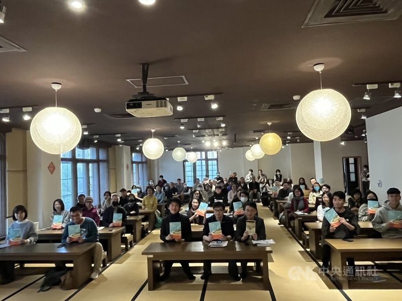 台北市文化局14日在中山堂台北書院舉辦「草山千層派：品嚐陽明山建築的時代更迭味」新書發表會，此書特別之處在於以10處關鍵建物，勾勒出陽明山多重面向。中央社記者楊淑閔攝  114年12月14日